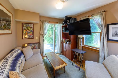 22 Herring Crk Rd, Marthas Vineyard MA 02568-6503 exterior