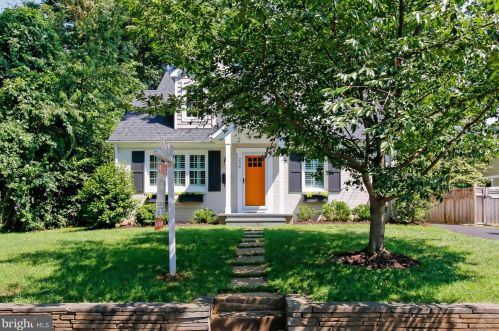 208 Pennsylvania Ave, Falls Church, VA 22046-3240