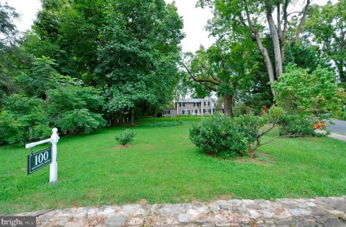 100 Colonial Hwy, Hamilton VA  20158-9012 exterior