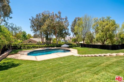 445 Sinaloa Rd, Simi Valley CA  93065-5430 exterior