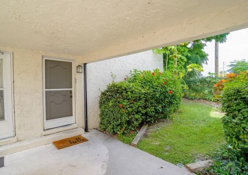 1103 Cypress Gardens Blvd, Winter Haven FL  33884-1996 exterior