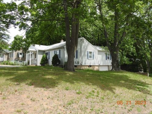 151 Elm St, North Haven, CT 06473-2513