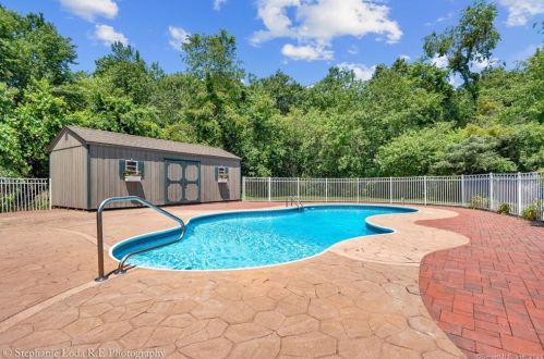 812 Pleasant St, Southington CT  06489-2015 exterior