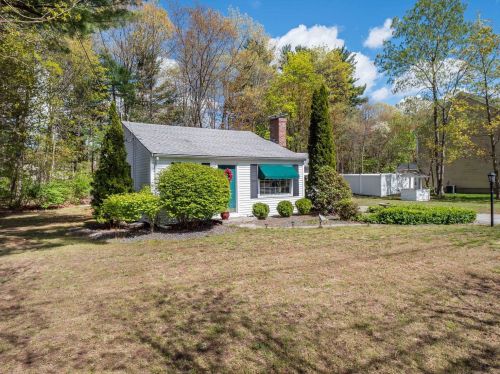 204 Dunstable Rd, Nashua NH  03062-2340 exterior