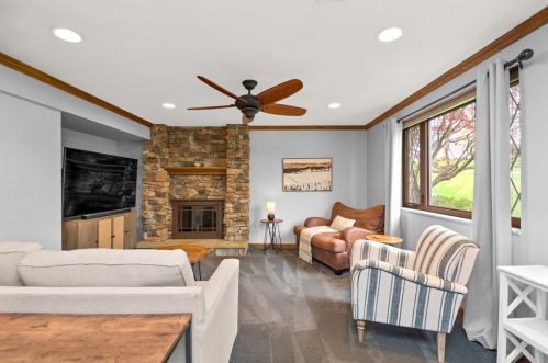 2116 Stewart Rd, Library, PA 15129-9130