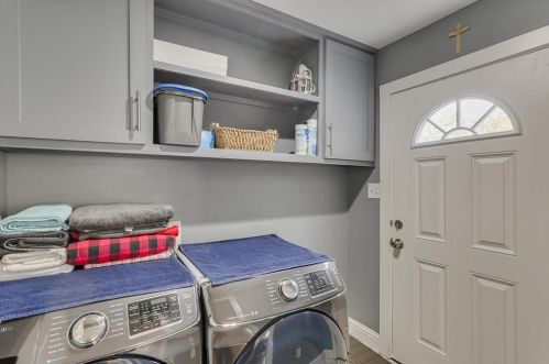 3731 Falls Dr, Dallas TX  75211-6124 exterior