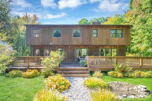 81 Crouch Rd, Amston, CT 06231-1612