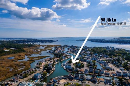 98 Jib Ln, Bricktown NJ  08723-6747 exterior