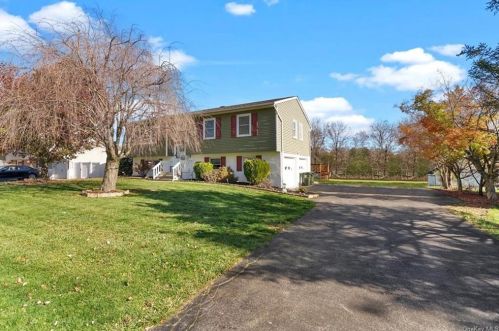 24 Somerset Dr, Washingtonville NY  10992-1372 exterior