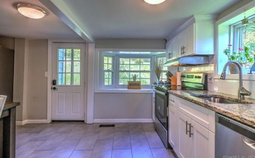 11 Buddington Rd, Huntington CT  06484-5306 exterior