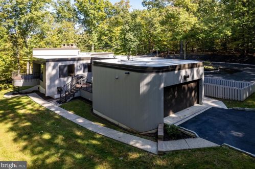 4690 Province Line Rd, Princeton NJ 08540-4303 exterior