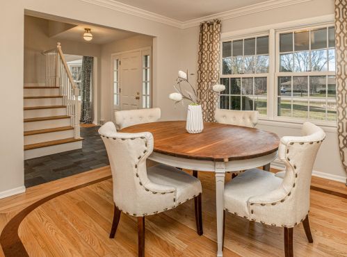 9062 Lake Dr, Milwaukee WI  53217-1974 exterior