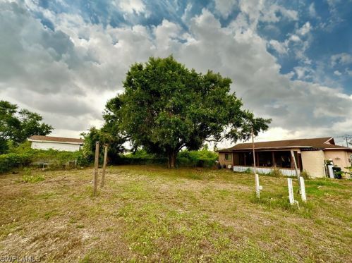 3909 16th St, Lehigh Acres, FL 33976-3302