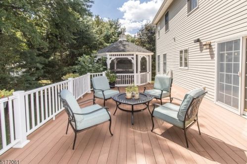 3 Shirewood Dr, Scotch Plains NJ 07076-2513 exterior