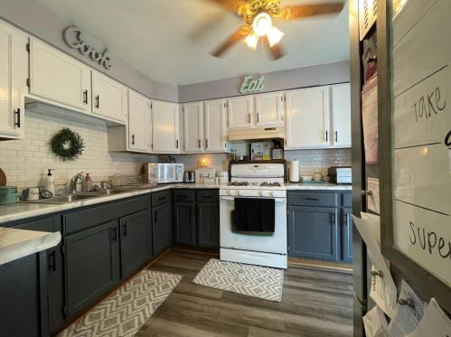 510 Clover Ln, Green Bay, WI 54301-1729