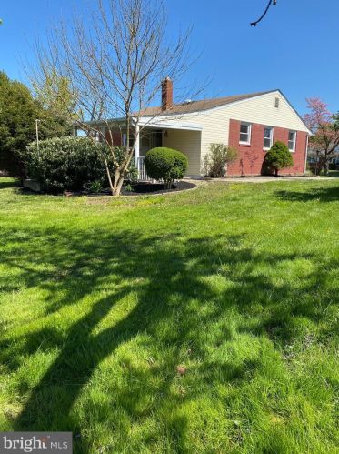 12 Colonial Dr, Norristown PA  19401-1803 exterior