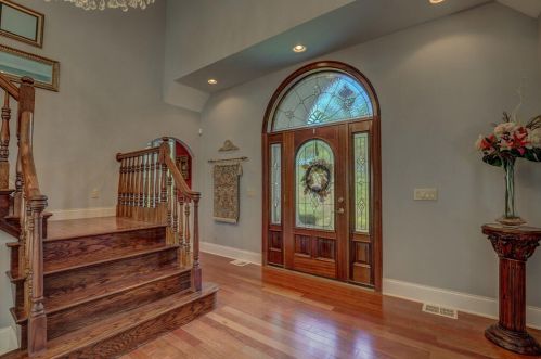 10141 Miller Ln, Covington, KY 41015-9532