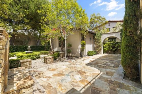 3 Stonepath, Newport Beach, CA 92657-1641