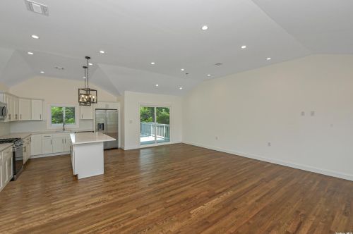 34 Corsa St, Huntington Station NY  11746-6623 exterior