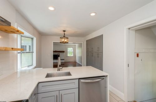 19 Dayton Cres, Bernardsville NJ  07924-2742 exterior