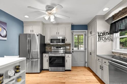 21 Camp St, Plainville CT  06062-1642 exterior
