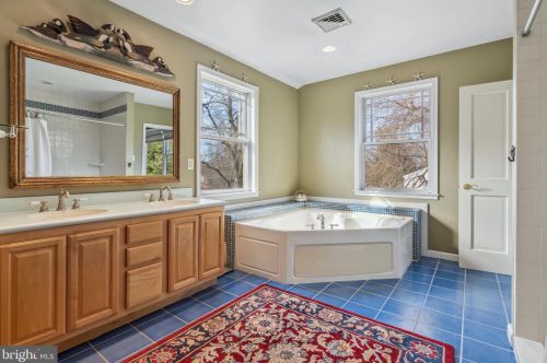 737 Hoover Rd, Blue Bell PA  19422-2015 exterior