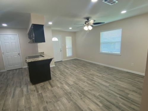 130 Meador Ln, Burleson TX  76028-5740 exterior