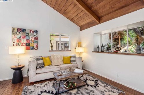 7090 Homewood Dr, Oakland, CA 94611-1409