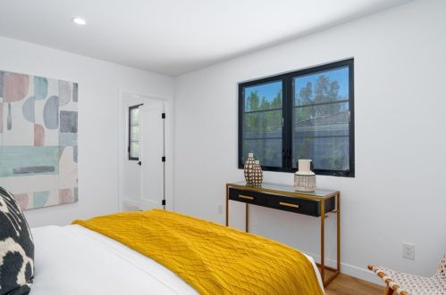 1712 Tradewinds Ln, Newport Beach CA  92660-4312 exterior