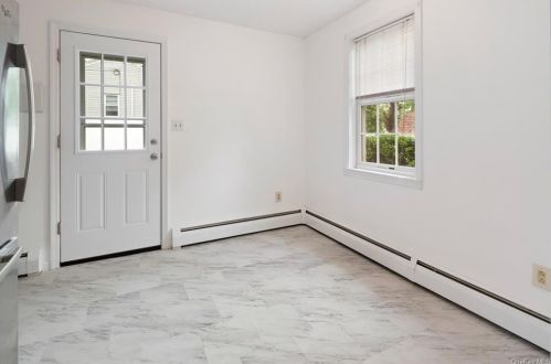 106 Oak Cir, Mahopac NY  10541-4146 exterior