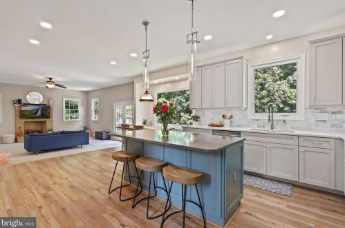 526 Beauregard Dr, Leesburg VA 20175-8924 exterior