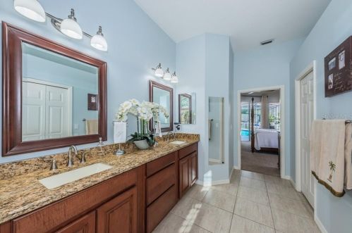 4811 Cross Pointe Dr, Oldsmar FL 34677-5202 exterior