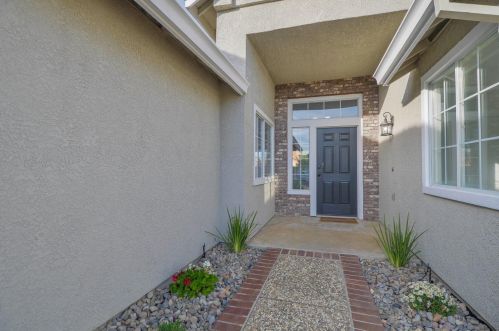 490 Santa Barbara St, Los Banos CA  93635-6324 exterior