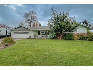 5062 Naef Rd, Portland, OR 97267-4041