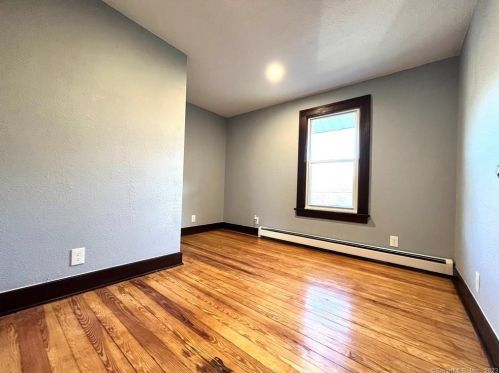 176 Roosevelt Ave, Norwich CT  06360-3346 exterior