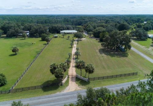 6737 180th Avenue Rd, Ocklawaha FL  32179-7002 exterior