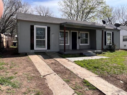 3767 Townsend Dr, Fort Worth, TX 76110-4754