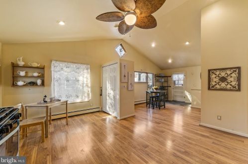 30 Greenfield Ave, Trenton NJ  08648-3828 exterior