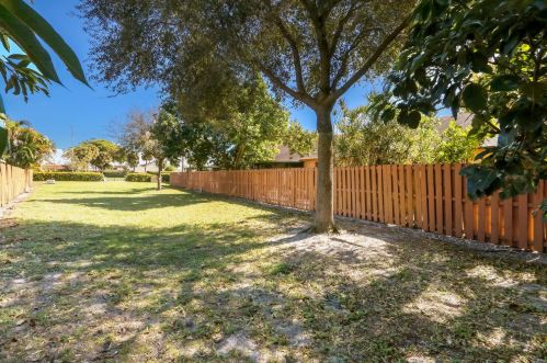 6704 193rd Ter, Hialeah FL  33015-2454 exterior