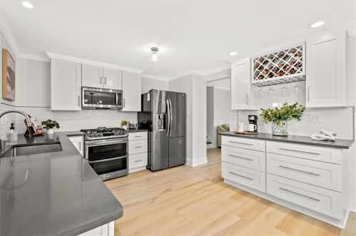 1266 Sun Ridge Dr, Pittsburgh, PA 15241-3633