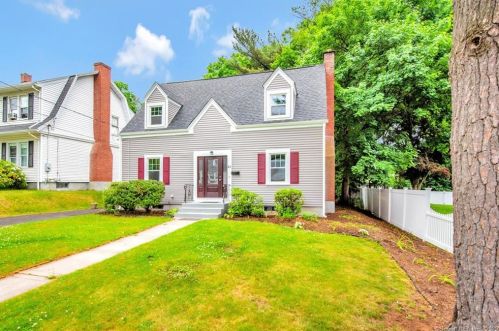 49 Seneca St, New Britain, CT 06053-2425