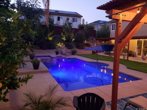 39601 Parkview Dr, Temecula CA  92591-7229 exterior