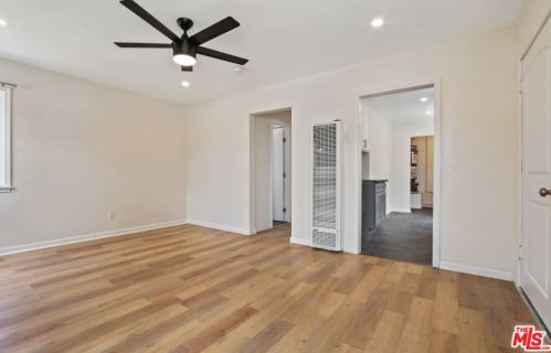 8994 Mcnerney Ave, South Gate, CA 90280-3260