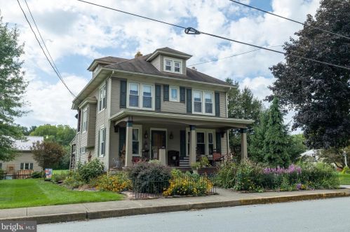 19 Main St, Cross Roads, PA 17322-9018