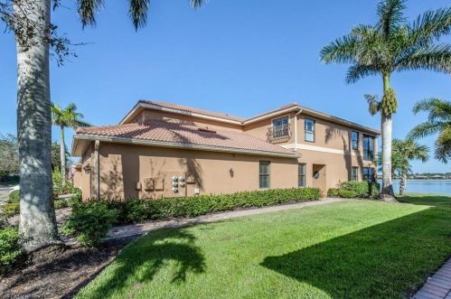10618 Smokehouse Bay Dr, Naples, FL 34120-5184