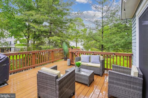 8518 Blue Rock Ln, Lorton VA  22079-3062 exterior