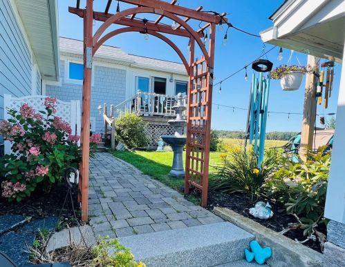 1761 Ocean Blvd, Rye NH  03870-2236 exterior