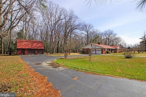 18 Woodland Dr, Dover, DE 19901-8750