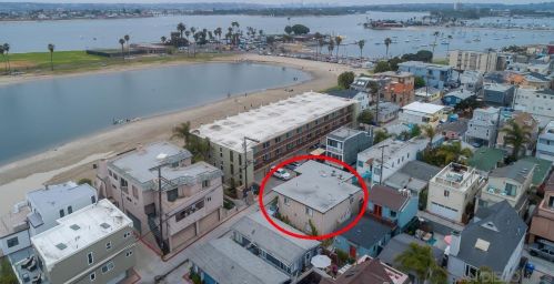 3764 Bayside Ln, San Diego CA 92109-7203 exterior