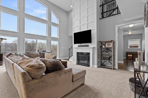 1350 Sandstone Dr, Mc Donald PA  15057-2592 exterior